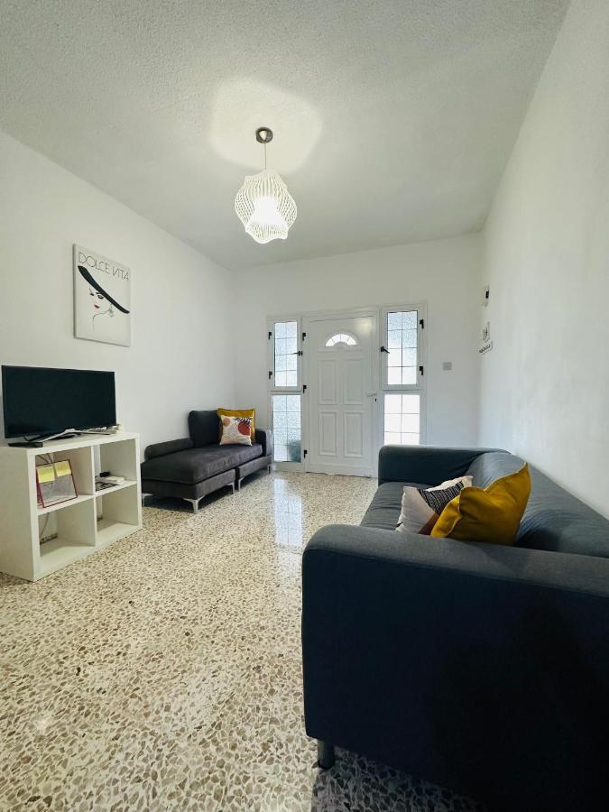 Arya Seaview Apartment In The Heart Of Coral Bay (Adults Only) المظهر الخارجي الصورة